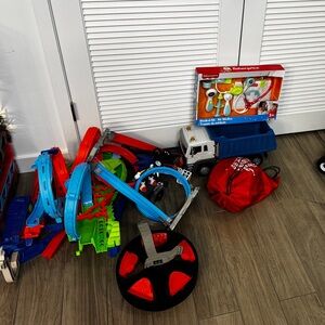 Toys for a boy 2-5 years old. 2+ cars bielding set